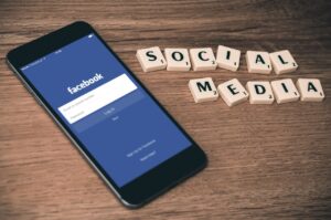 Comment utiliser Facebook Shops pour augmenter ses ventes en 2025